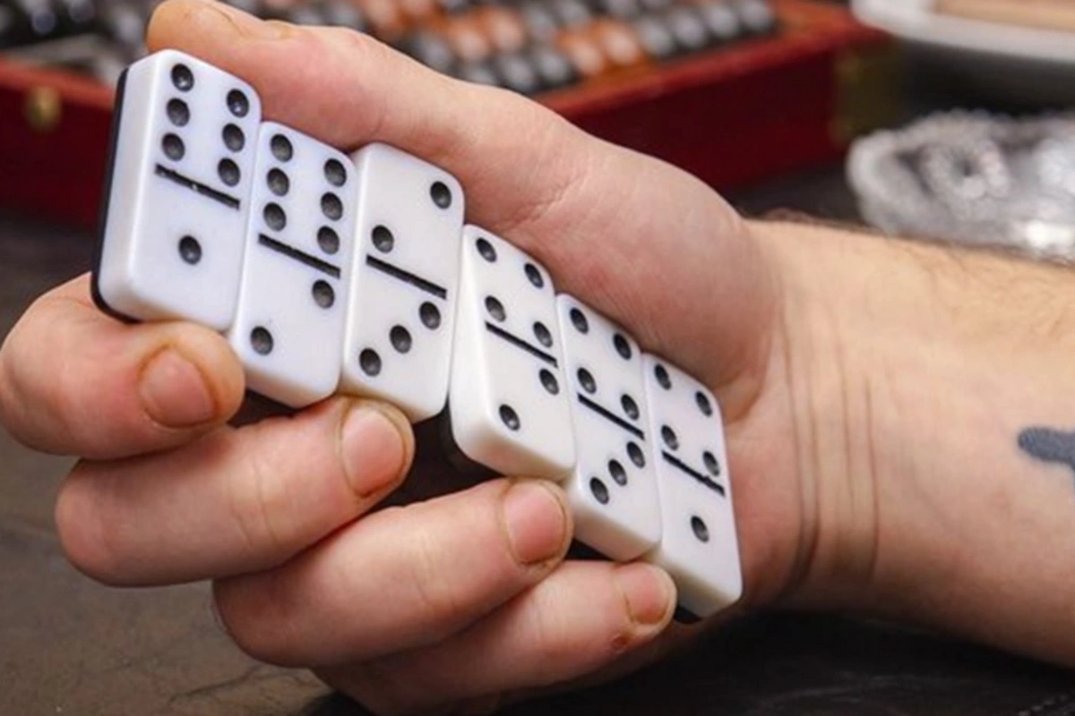 10 qəpikdən domino oynadılar - 3 min manat cərimələndilər