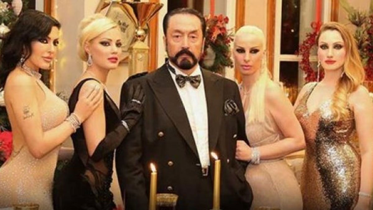 Adnan Oktar iki cinayətdən bəraət aldı: "Qadınların mənə olan sevgisi çox qısqanıldı"