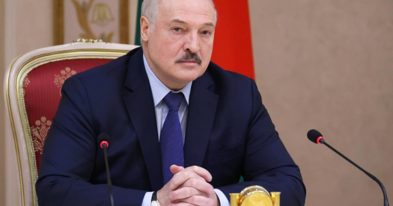 Lukaşenko: Belarus ətrafında gərgin vəziyyət hökm sürür