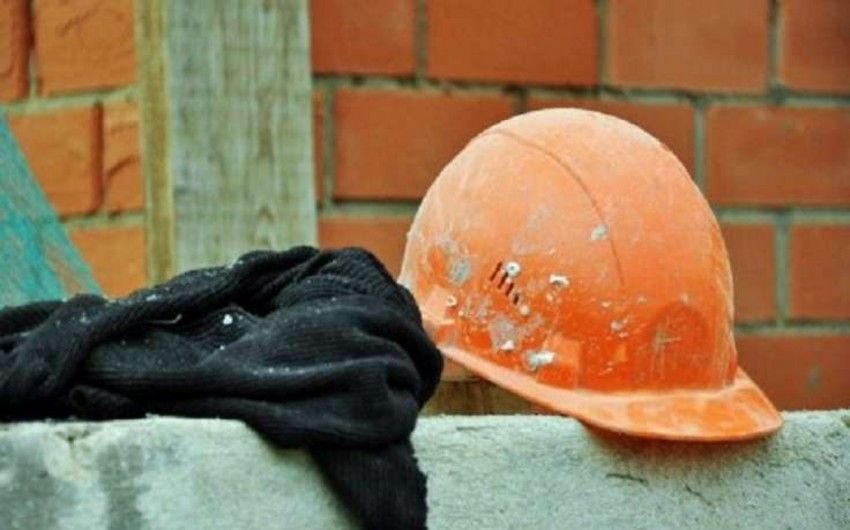 Ağdaşda usta işlədiyi binadan yıxılaraq ölüb