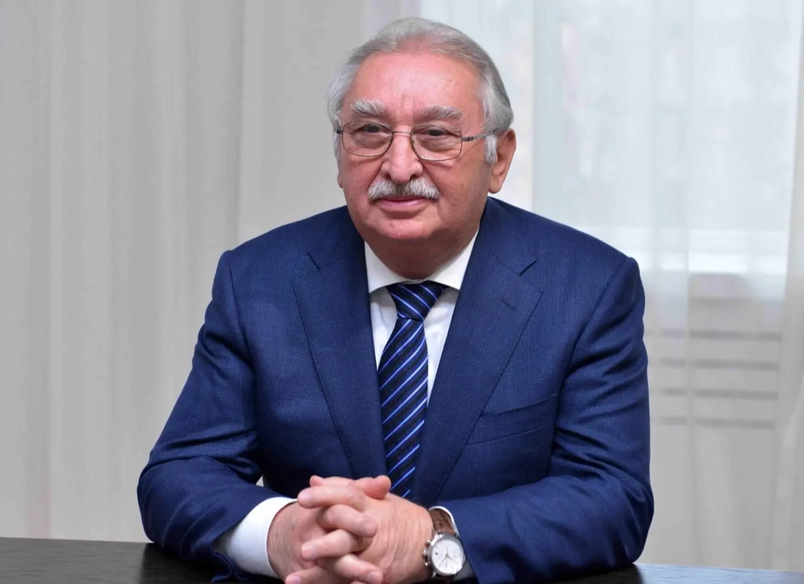 Rektor: “İşə çıxmıram, universiteti uşaqlar idarə edirlər”