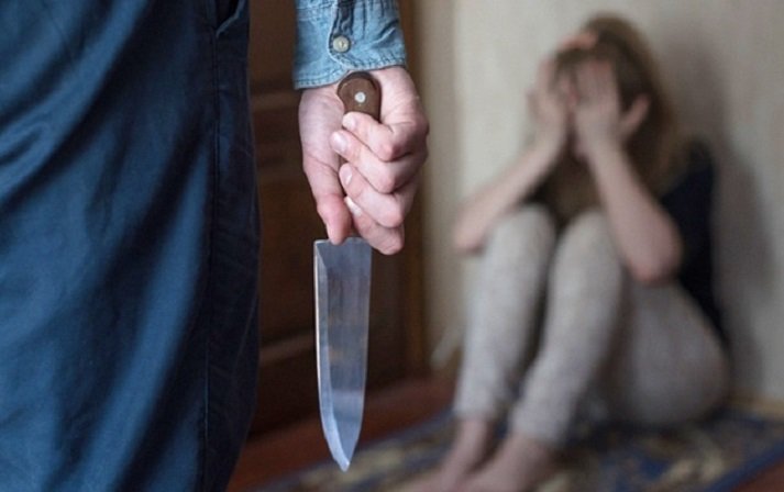 Ağcabədidə ailə faciəsi: Qardaş bacısını bıçaqlamaqda şübhəli bilinir - TƏFƏRRÜAT