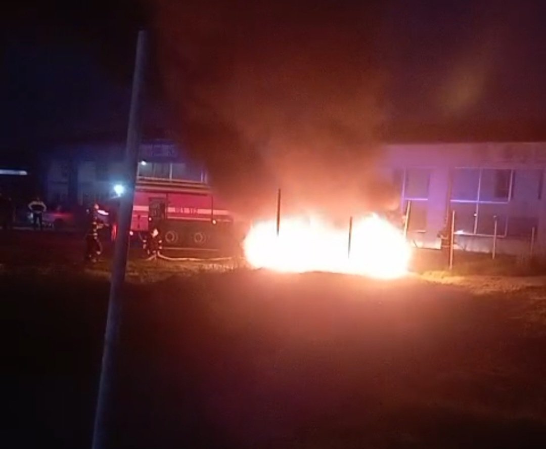 Masallıda Qarabağ qazisi avtomobilini yandırdı - FOTO