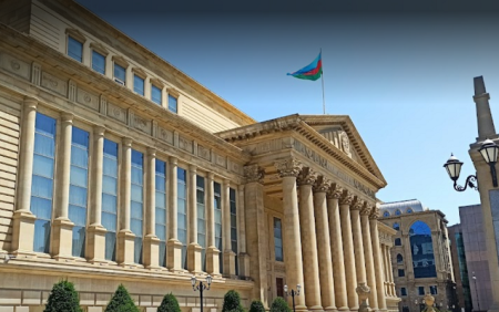 Dələduzluqda ittiham olunanın şikayəti əsasında həbs edilən şəxsə bəraət verildi