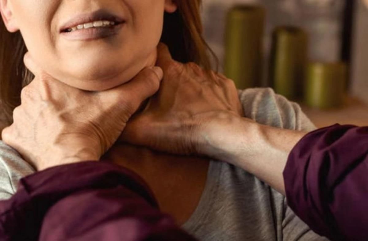 Biləsuvarda təzyiqdən öldüyü deyilən qadın qətlə yetirilibmiş - Gəlinlə qardaşı tutuldu