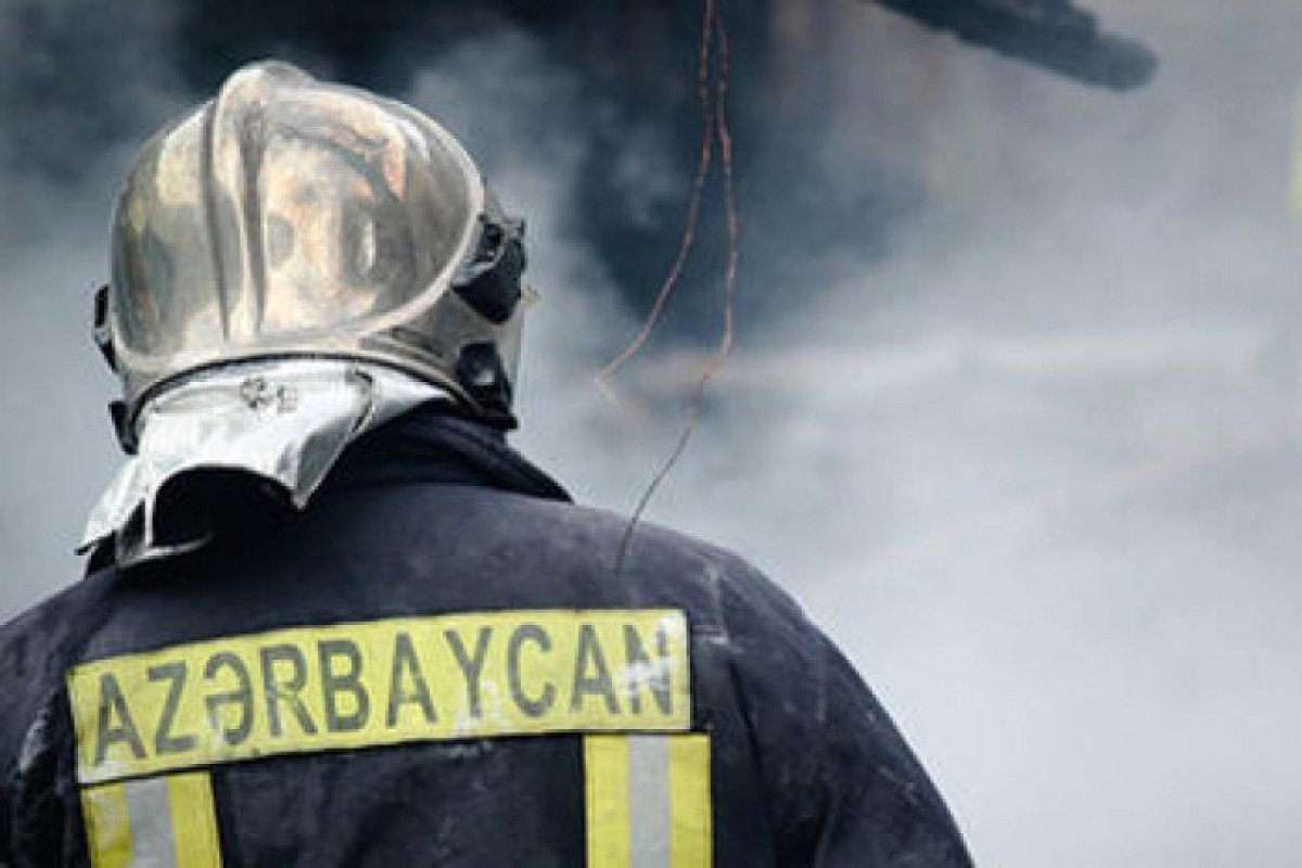 Lənkəranda ikimərtəbəli ev yanıb