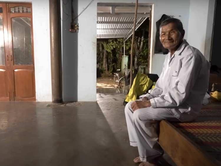 80 yaşı var, 60 ildir yatmır - FOTO