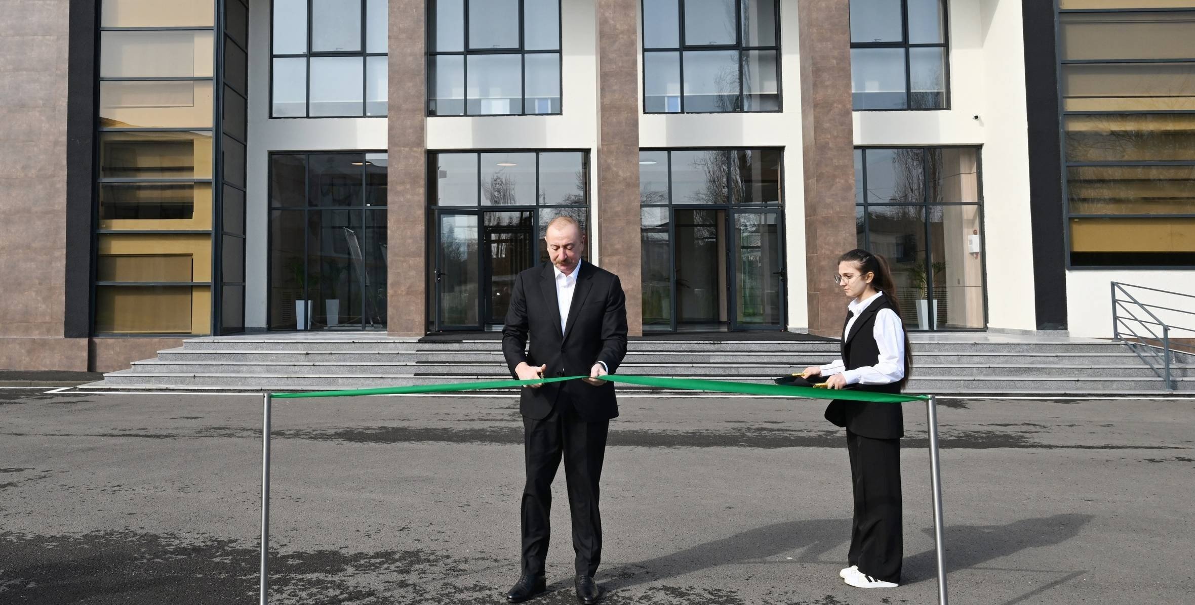 Prezident Lənkəran Dövlət Peşə Təhsil Mərkəzinin açılışında - FOTO