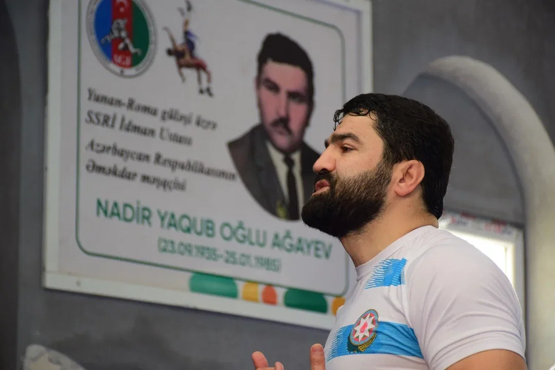 Elgiz Məmmədov yeniyetmə güləşçilərə "ustad dərsi" keçdi - VİDEO/FOTO