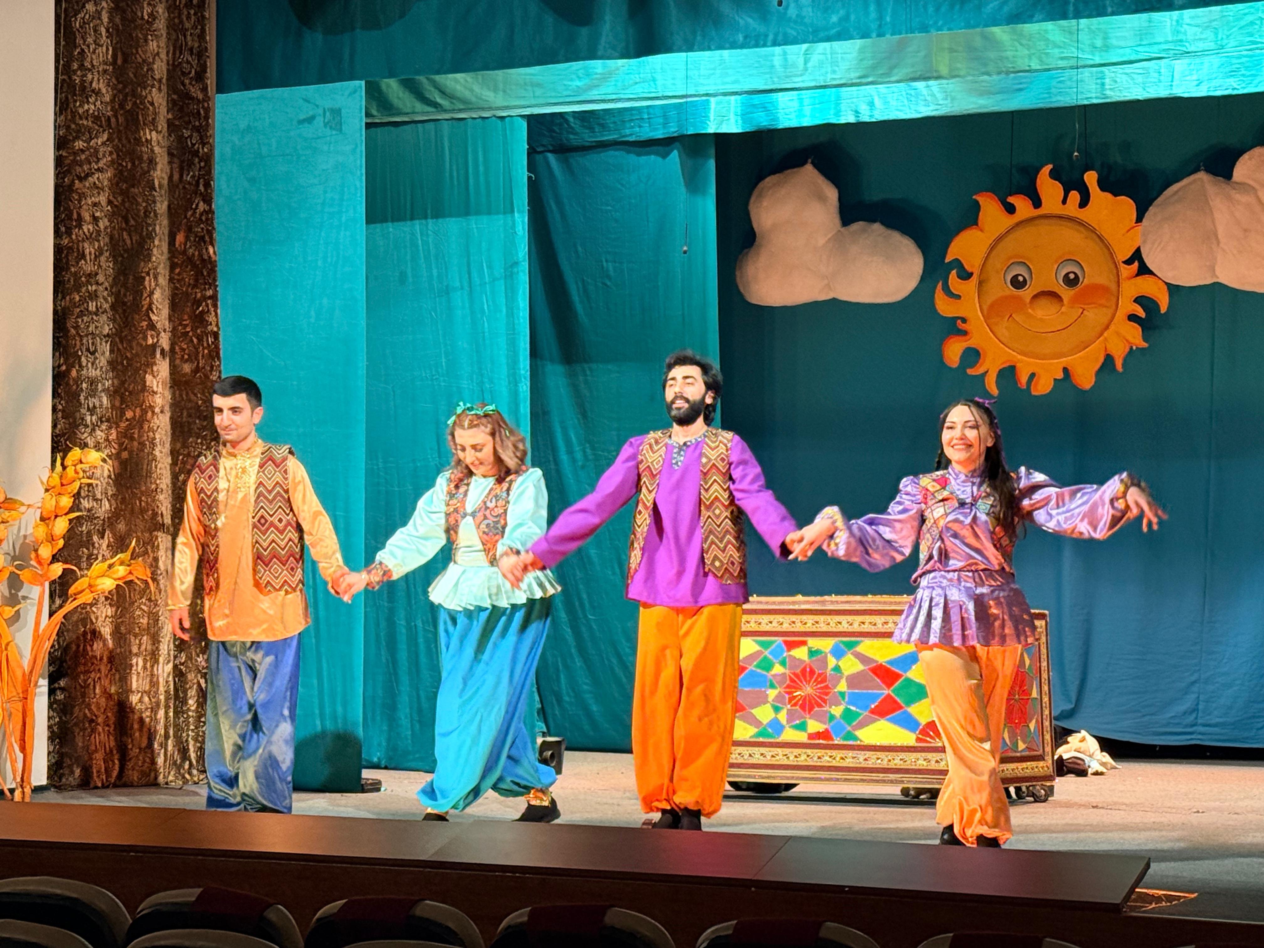 Səhnədə yenidən “Şəngülüm, Məngülüm”