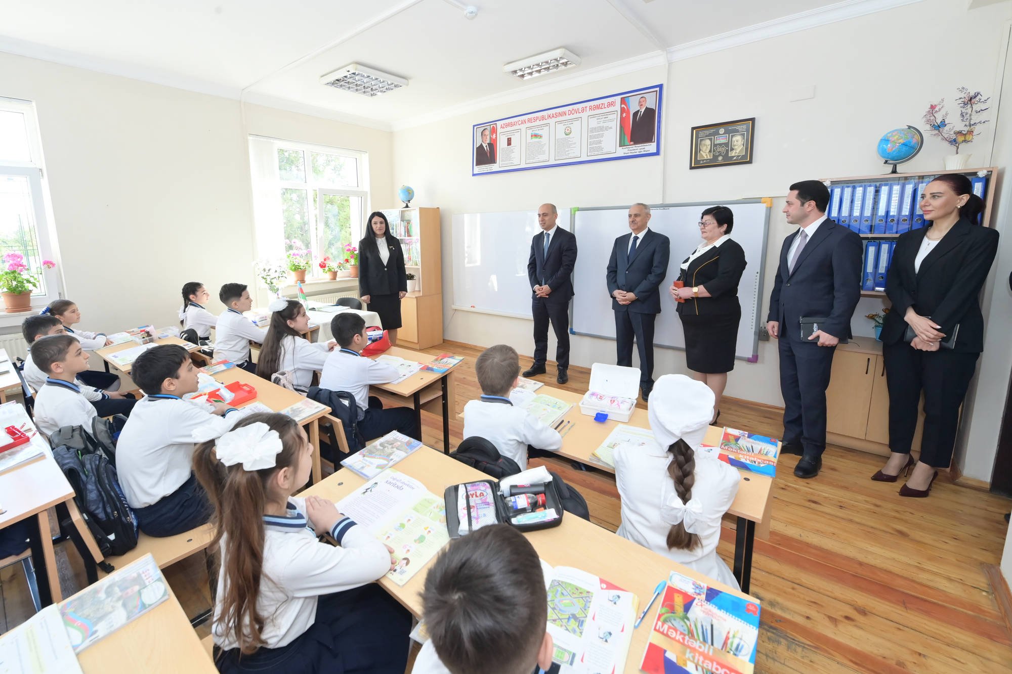 Emin Əmrullayev Qusarda məktəbdə tədris prosesi ilə tanış olub