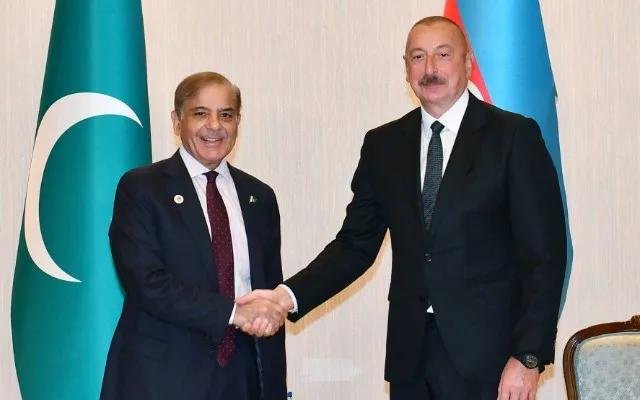 İlham Əliyev Şahbaz Şəriflə telefon danışığı apardı