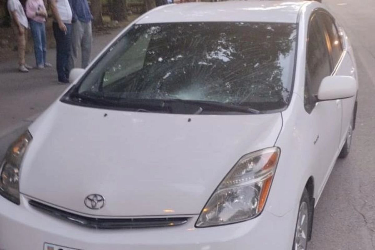Mingəçevirdə "Toyota Prius" 15 yaşlı qızı vurdu