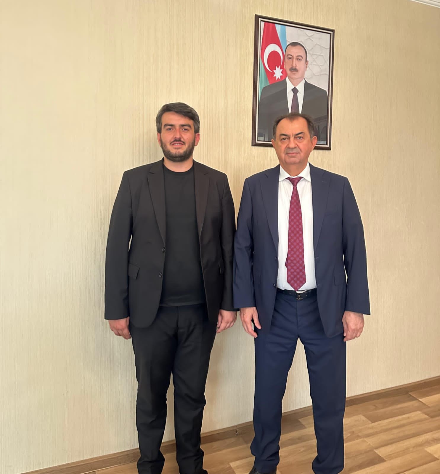 Lənkəran Şəhər İcra Hakimiyyətinin başçısı Taleh Qaraşov jurnalist Mərhəmət Lələyevi qəbul edib