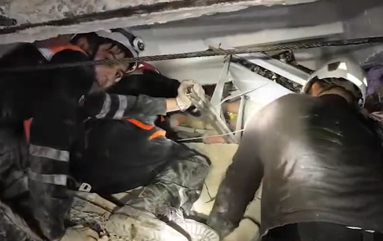 Bakıda mağazanın tavanı uçdu, qadın xəsarət aldı - Video
