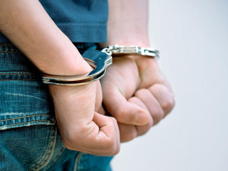 Lənkəranda polis relsləri oğurlayan 3 şəxsi hadisə yerində saxladı