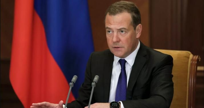Medvedev: ABŞ İran müharibəsindən dərs çıxarmalıdır