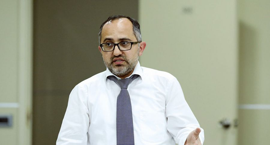 Əkrəm Həsənov: “Banklarda pulu qalanlar isə hələ də ümid edir ki, onlara nə isə qaytarılacaq”