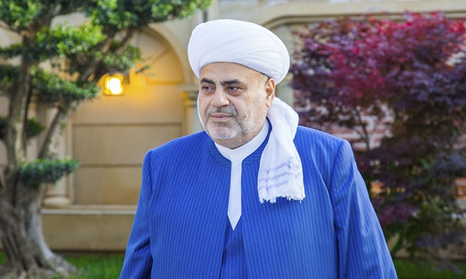 Allahşükür Paşazadə: Vahid məktəbli forması məsələsində hicab qadağası yoxdur